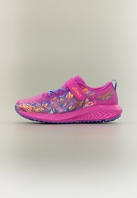 Ροζ και μοβ παπούτσι για τρέξιμο Asics με αφηρημένα πορτοκαλί και λευκά σχέδια, λουράκι με βέλκρο και μαξιλαρωμένη σόλα.