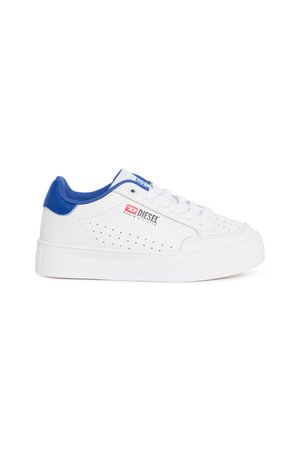 Sneakers bianchi con accenti blu, pelle testurizzata, design perforato, suola sollevata e dettaglio del logo sul lato. Presentano una chiusura classica con lacci.