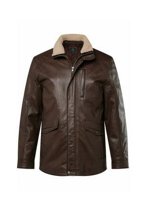 Chaqueta de cuero marrón con cuello de borrego, cierre de cremallera y dos bolsillos frontales. Presenta una textura suave y un corte entallado.