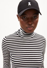 ARMEDANGELS GRAZILIAA STRIPES - Langarmshirt - black off white