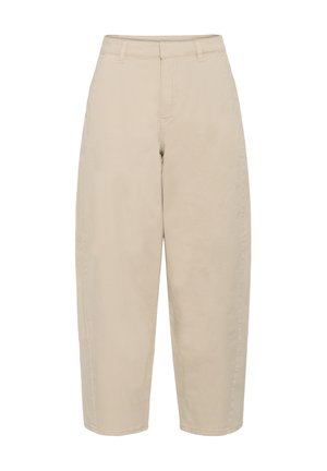 Pantalon beige taille haute à coupe fuselée avec passants de ceinture, poches avant et fermeture éclair à l'avant, sur fond blanc.