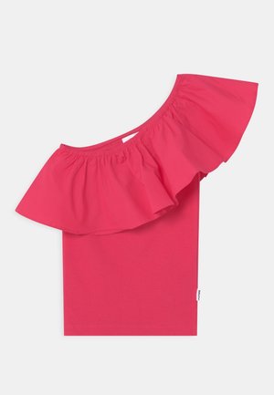 Kurzärmliges Oberteil aus knallpinker Baumwolle mit einem großen, gerafften Ausschnitt an einer Seite. Der Stoff ist glatt und das Design figurbetont.