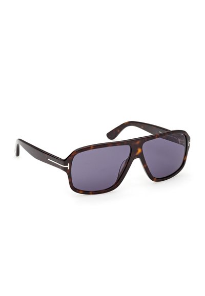 Lunettes de soleil aviateur écaille de tortue avec des verres rectangulaires foncés et des accents argentés sur les branches.