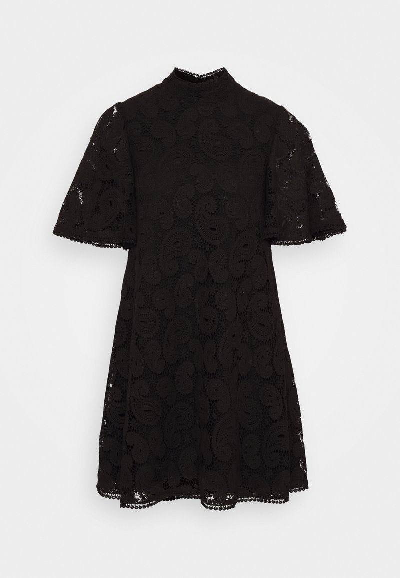 Robe en dentelle noire avec manches courtes volantées, col montant et motif cachemire, présentant des bords festonnés aux manches et à l'ourlet.