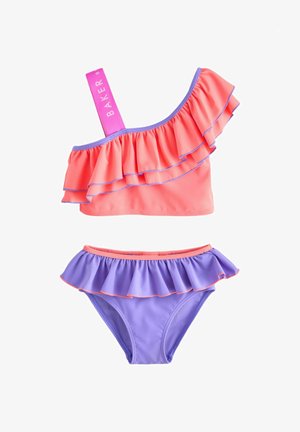 Zweiteiliger Kinder-Badeanzug mit korallenrosa gerüschtem Oberteil mit einem Schulterriemen und lila Bikinihose mit passendem korallenfarbenem Rüschensaum.