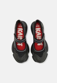 Camper KARST - Ballerine con cinturino - schwarz/grau