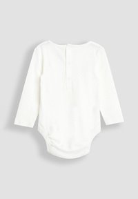 Weißer Langarm-Body aus weichem Stoff mit strukturiertem Muster, rundem Ausschnitt und Knopfverschluss im Rücken.