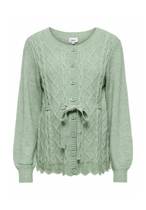 Gaiši zaļš adīts kardigāns ar dimanta rakstiem, garām piedurknēm, noapaļotu apkakli un atbilstošām pogām, ar sasietu vidukļa detaļu.