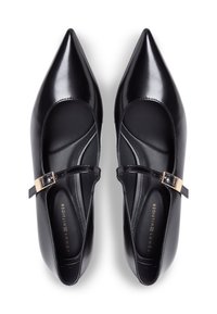 Μαύρα παπούτσια από γυαλιστερό δέρμα με μύτη, με λουράκι Mary Jane, που διαθέτουν αγκράφα σε χρυσό τόνο και λείο υφή.