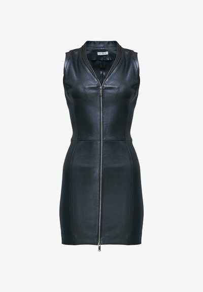Robe en cuir noire sans manches avec une fermeture éclair à l’avant, du col à l'ourlet, avec une taille ajustée et un col rond.