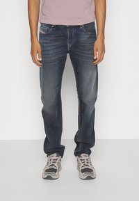 Diesel - SAFADO-X - Egyenes szárú farmer - dark-blue denim Miniatűr kép 1