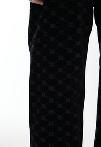 FAVELA MONOGRAM UNISEX - Løst sittende jeans - black denim