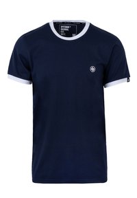 Marineblaue Baumwoll-T-Shirt mit weißem geripptem Halsausschnitt und Ärmelsäumen. Verfügt über ein kleines Logo auf der Brust. Klassische Passform, kurze Ärmel.