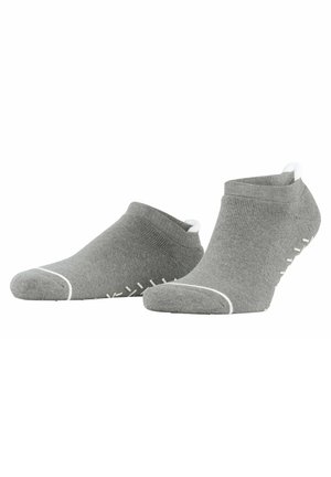 Graue Knöchelsocken aus einem Baumwollgemisch, mit weißen Akzenten an Zehen und Ferse sowie texturierten Gummigriffen an der Sohle für zusätzlichen Halt.