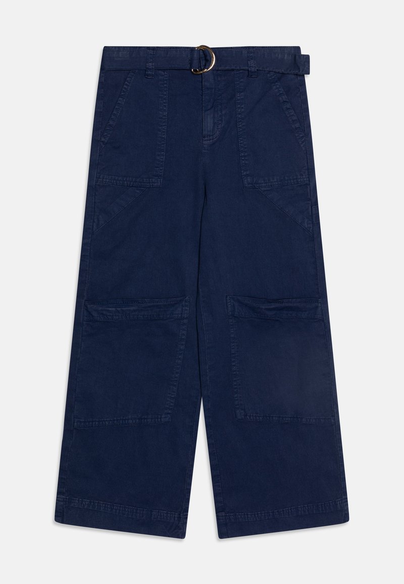 Platās tumši zilas kravas bikses ar teksturētu apdari, kas tām pievienoti četri priekšējie kabatas un apaļa jostas cilpa. Izturīgs audums ar brīvu piegriezumu.