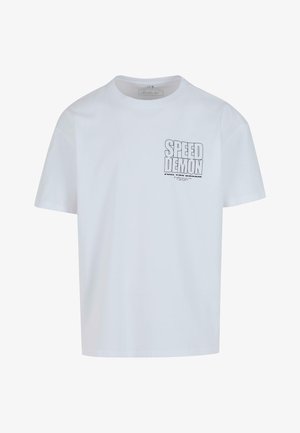 Hvid bomulds t-shirt med rund hals, der har et sort trykt grafisk motiv på venstre bryst med teksten "SPEED DEMON" og en glat tekstur.