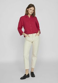 VILA Blus - cerise