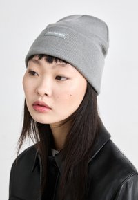 Selected, grey heather