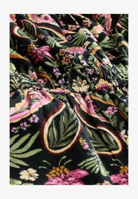 Vybrané, black pink