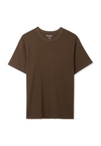 T-shirt in cotone pesante di colore marrone scuro, con scollatura a girocollo, maniche corte e finitura testurizzata. L'etichetta interna indica la taglia XL.