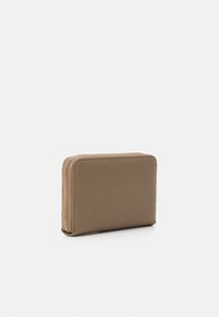 Guess LAUREL MEDIUM ZIP AROUND - Portefeuille - dark taupe