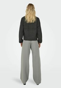 ONLY LOOSE FIT - Strickpullover - dark grey melange