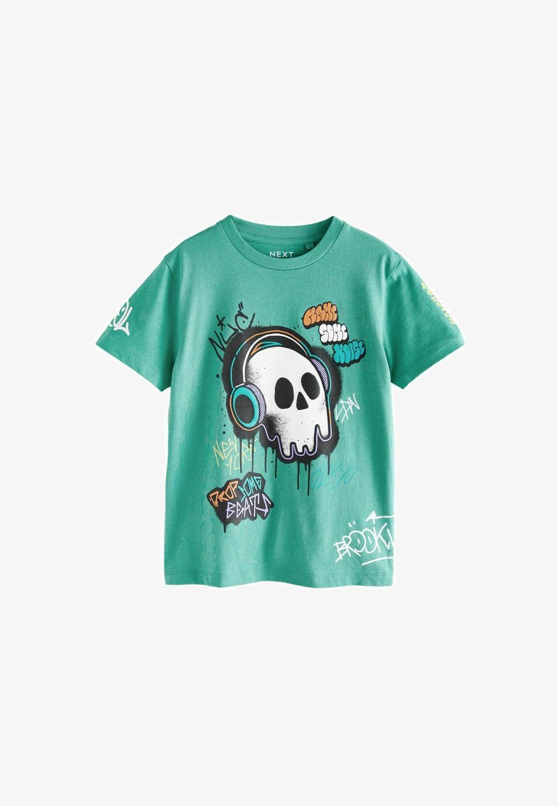 Roheline puuvillane t-särk, millel on kolju graafika kõrvaklappidega. Sisaldab erksavärvilisi grafiti-stiilis tekste ja pisaraid, luues street-art kujunduse.