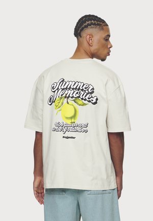 Pegador FARREN TEE - Nyomott mintás póló - washed salty cream