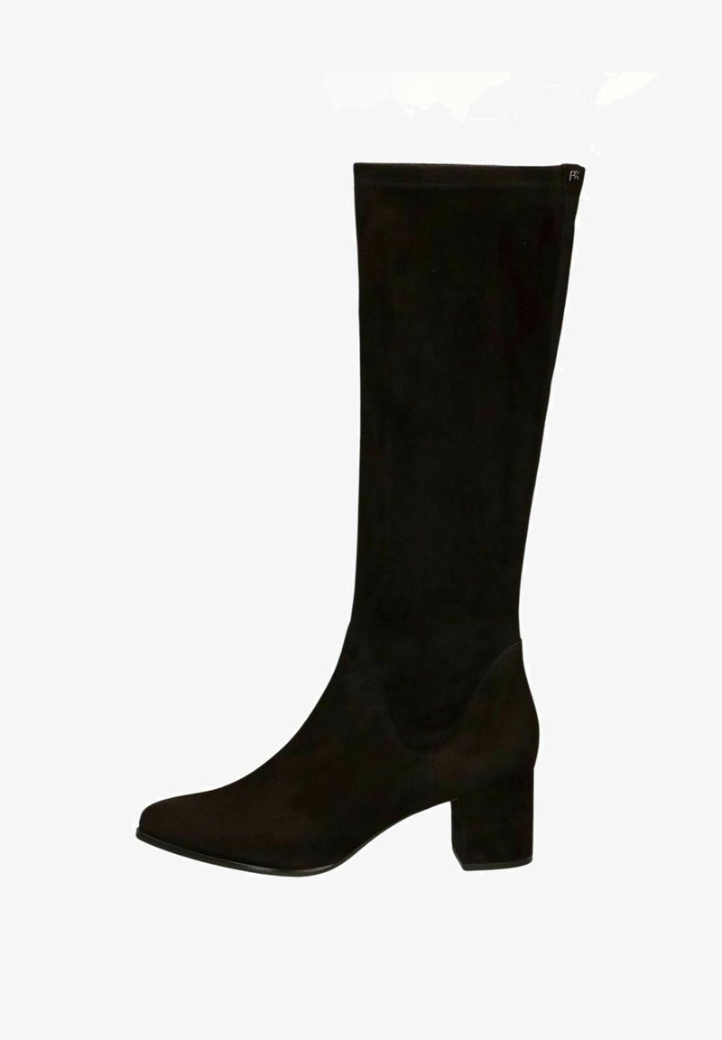 Stivali neri in suede alti fino al ginocchio con tacco a blocco, punta affusolata e texture liscia. Presentano un dettaglio sulla cucitura laterale e un logo in alto.