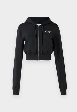 Schwarze, kurze Kapuzenjacke mit langen Ärmeln, Reißverschluss, Taschen auf der Vorderseite und gesticktem Design auf der Brust. Hergestellt aus weichem, elastischem Stoff.