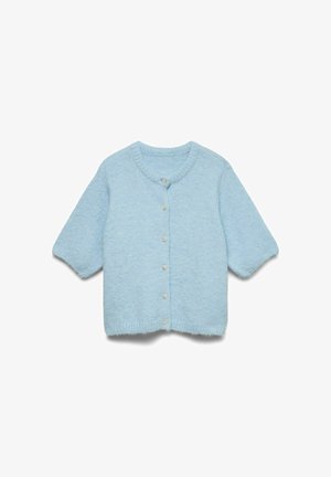 Cardigan tricoté bleu clair à manches courtes avec un col rond et six boutons devant, présenté sur fond blanc.