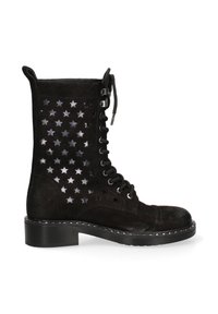Zwarte suede enkellaars met stervormige uitsparingen, ronde neus en vetersluiting. Beschikt over een contrasterende, studded zool voor extra detail.