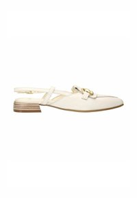 Beige leren slingback schoen met een spitse neus, decoratieve knoopdetail en een lage, gestapelde hak. Voorzien van kruislings strap.