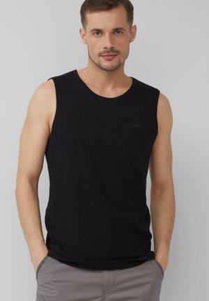 Schwarzes ärmelloses Shirt aus einem strukturierten Stoff; hat einen runden Ausschnitt und ein dezentes Logo-Detail auf der Brust.