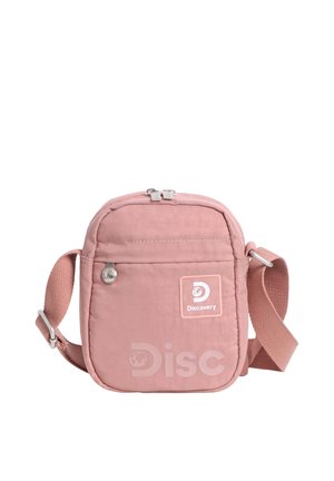Kleine, staubig pinkfarbene Umhängetasche mit verstellbarem Riemen, vordere Reißverschlusstasche sowie "Discovery"-Logo-Patch und geprägtem Text.