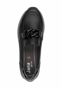 Chaussure noire en cuir à enfiler avec une texture lisse, ornée d'une chaîne décorative noire sur le dessus et un design à bout rond.