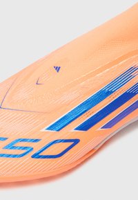 adidas Performance F50 PRO LACELESS TURF FOOTBALL BOOTS - Voetbalschoenen voor kunstgras - beam orange/lucid blue/white