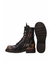 Černé kožené šněrovací boty s měděnými akcenty, texturovaný povrch, boční zip a robustní gumová podrážka. Obsahují dekorativní knoflíky.