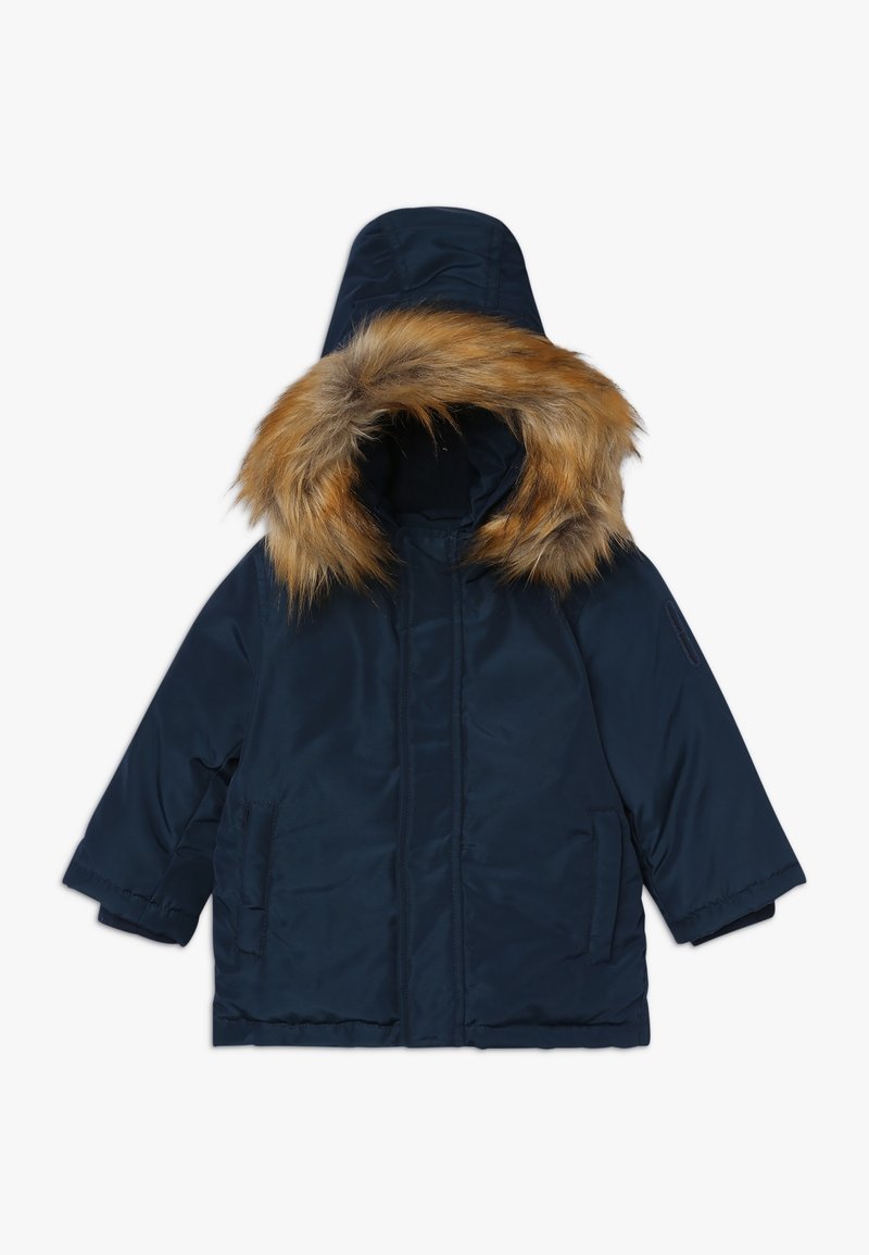 Veste rembourrée bleu marine avec une capuche en fourrure, dotée d'une fermeture éclair à l'avant, de deux poches latérales et de manches courtes. Texture lisse.