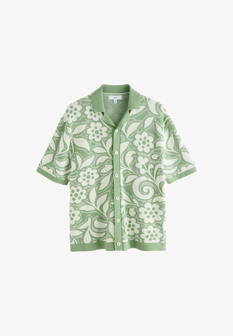 Chemise à manches courtes avec col et poignets verts, présentant un motif floral et de feuilles vertes et blanches.