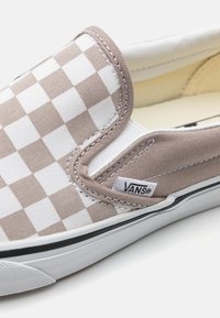 Vans CLASSIC SLIP-ON UNISEX - Įmautiniai batai - color theory atmosphere