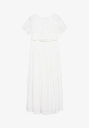 Biała, do kolan sukienka z krótkimi koronkowymi rękawami, zgromadzonym w pasie i zwiewnym dołem. Wykonana z lekkiego materiału z pionowymi fałdami.