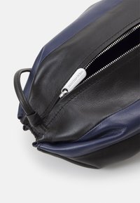 Marimekko KARLA SHOULDER BAG - Torba preko tijela - dark navy/black