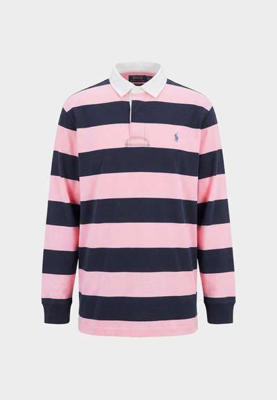 Langermet rugbyskjorte med brede horisontale rosa og marineblå striper, hvit krage og lite brodert logo på venstre bryst.