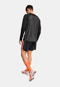 On LIGHTWEIGHT - Spordišortsid - auburn   black
