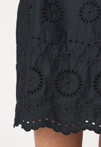 GAP GAP X DÔEN SHIFT DRESS - Rochie de zi - true black