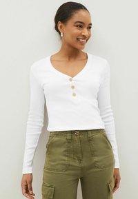 Next - HENLEY BUTTON STANDARD - Langærmet T-shirt - white Miniaturebillede 1