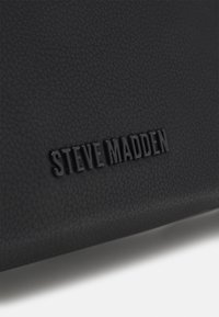 Steve Madden BLATTUCA - Käekott - black