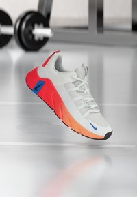 Δεν επιλέχθηκε, summit white/volt/hot lava/orange pulse/phantom/pacific blue