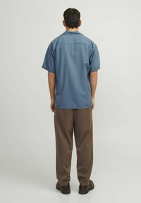 Jack & Jones JPRCCAARON RESORT - Marškiniai - captains blue